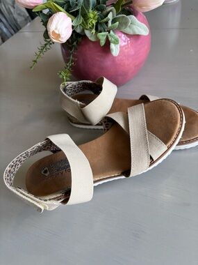Skechers BOBS Neutral Beige Elastic Strap Sandals with Memory Foam